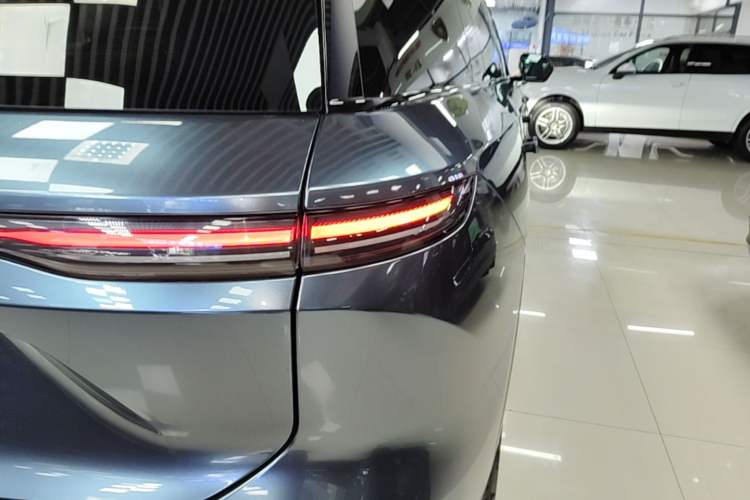 Used Nio ES8 2023 75 kWh Right Rear Taillight