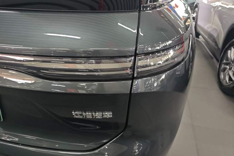 Used Nio ES8 2023 75 kWh Right Rear Taillight