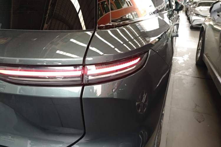Used Nio ES8 2023 75 kWh Right Rear Taillight
