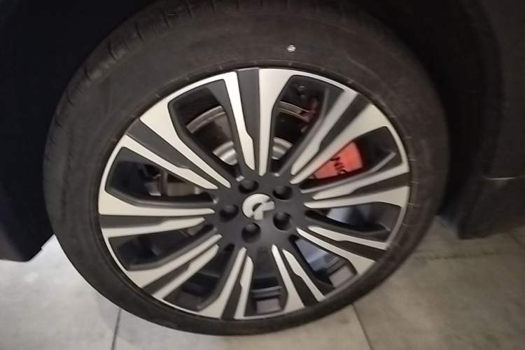 Used Nio ES8 2023 75 kWh Right Rear Wheel Hub