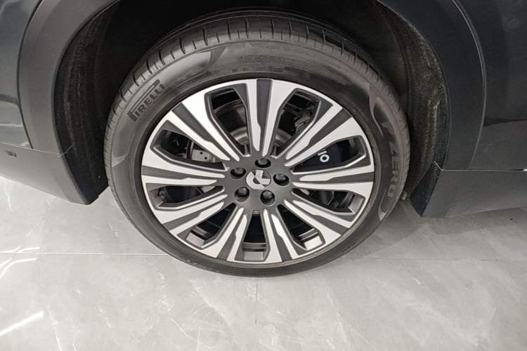 Used Nio ES8 2023 75 kWh Executive Edition Right Rear Wheel Hub
