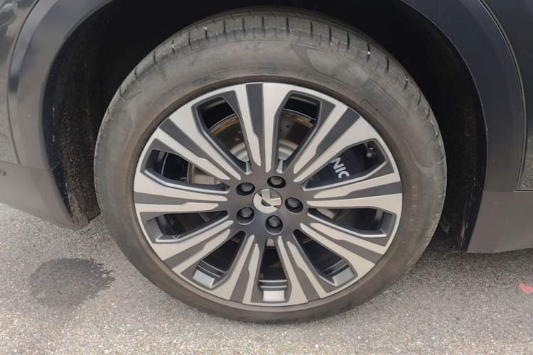 Used Nio ES8 2023 75 kWh Right Rear Wheel Hub