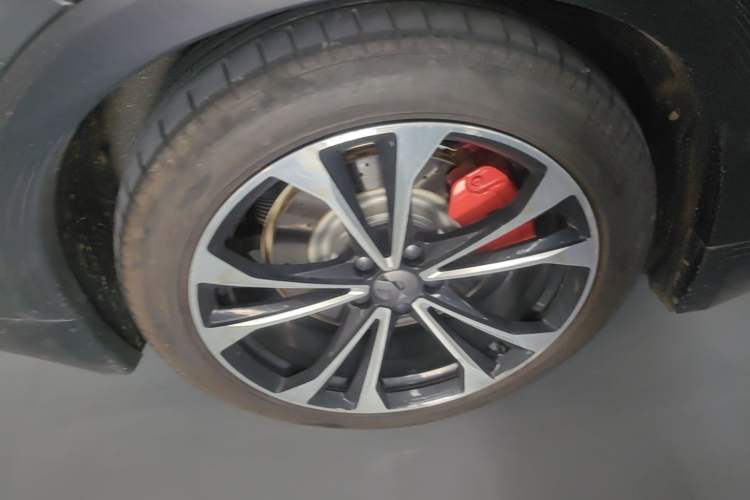 Used Nio ES8 2023 75 kWh Executive Edition Right Rear Wheel Hub