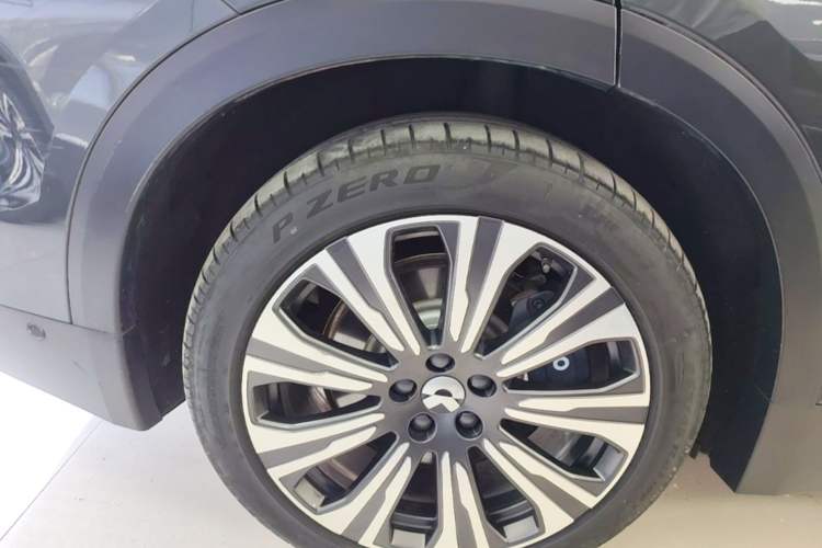 Used Nio ES8 2023 75 kWh Right Rear Wheel Hub