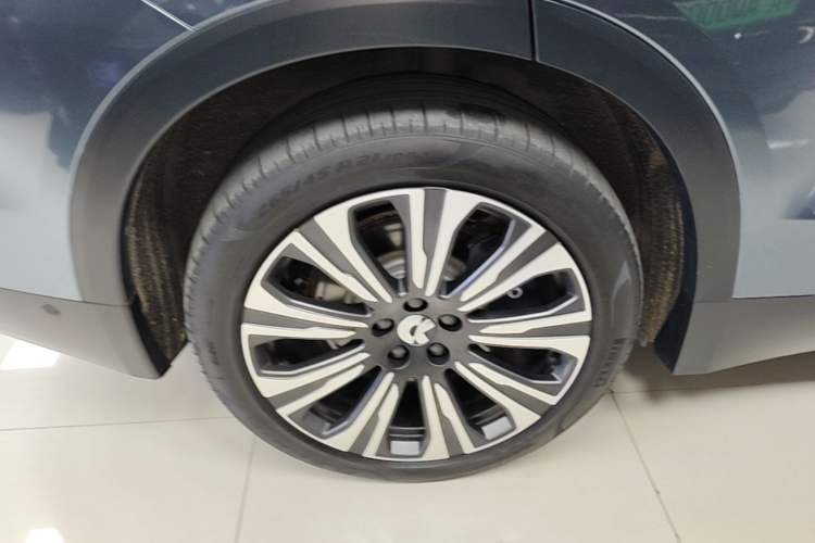 Used Nio ES8 2023 75 kWh Right Rear Wheel Hub
