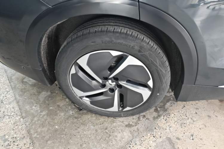 Used Nio ES8 2023 75 kWh Executive Edition Right Rear Wheel Hub