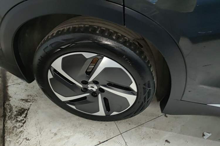 Used Nio ES8 2023 75 kWh Right Rear Wheel Hub