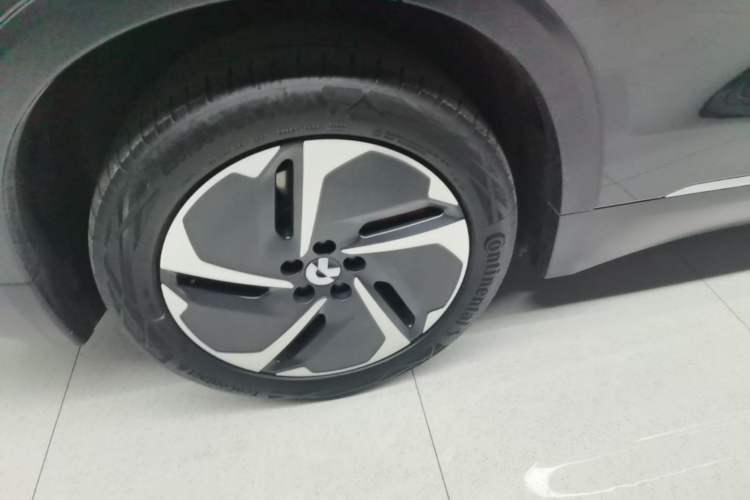 Used Nio ES8 2023 75 kWh Executive Edition Right Rear Wheel Hub