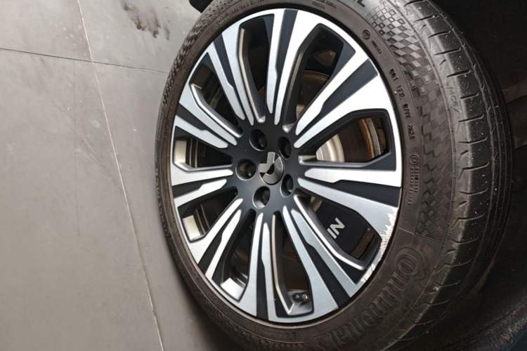 Used Nio ES8 2023 75 kWh Right Rear Wheel Hub