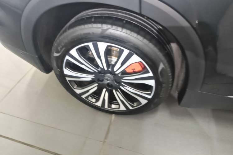 Used Nio ES8 2023 75 kWh Executive Edition Right Rear Wheel Hub
