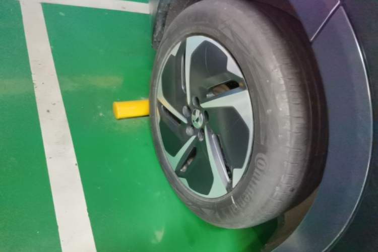 Used Nio ES8 2023 75 kWh Right Rear Wheel Hub