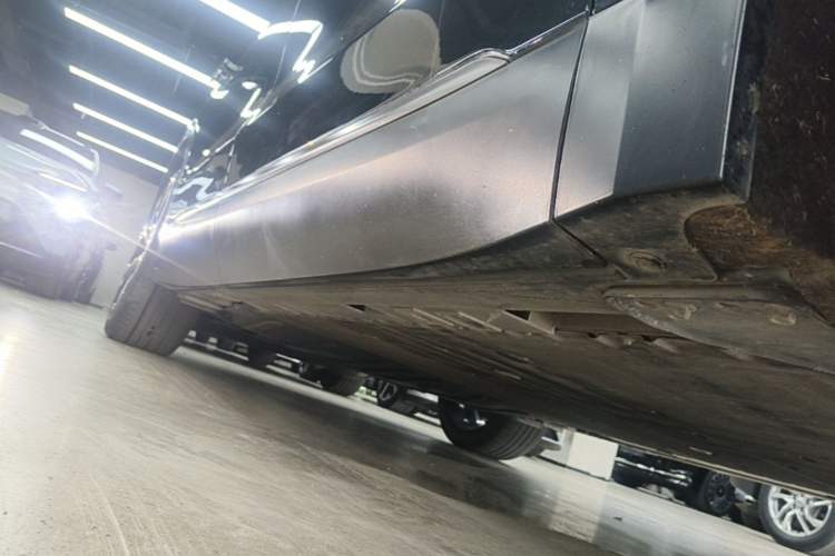 Used Nio ES8 2023 100kWh Signature Edition Right Side Sill