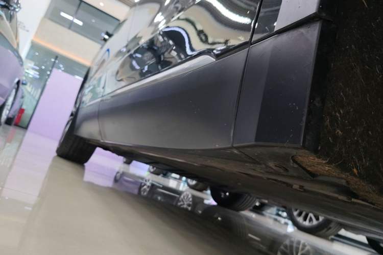 Used Nio ES8 2023 100kWh Signature Edition Right Side Sill
