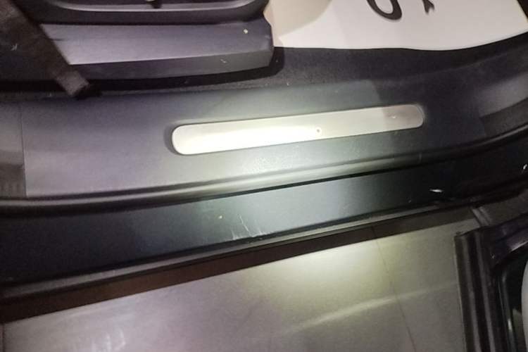 Used Nio ES8 2023 100kWh Signature Edition Right Side Sill