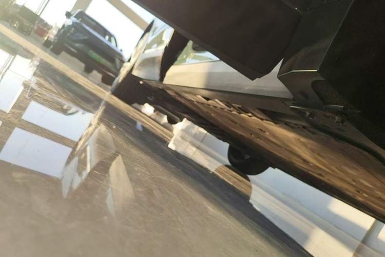 Used Nio ES8 2023 100kWh Signature Edition Right Side Sill