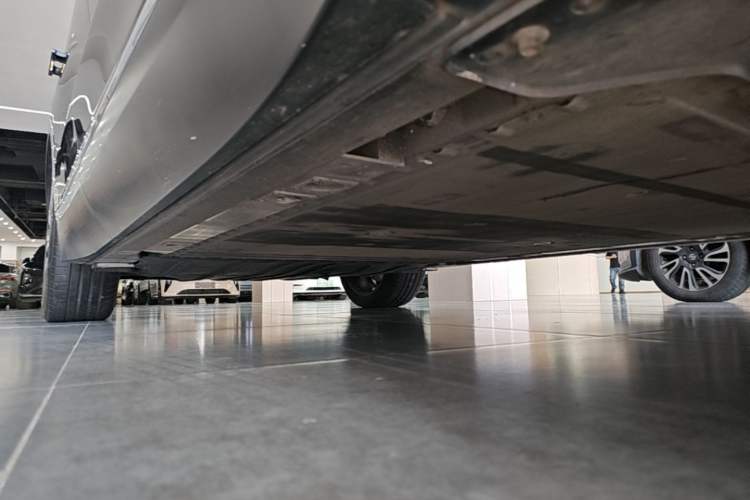 Used Nio ES8 2023 75 kWh Executive Edition Right Side Sill