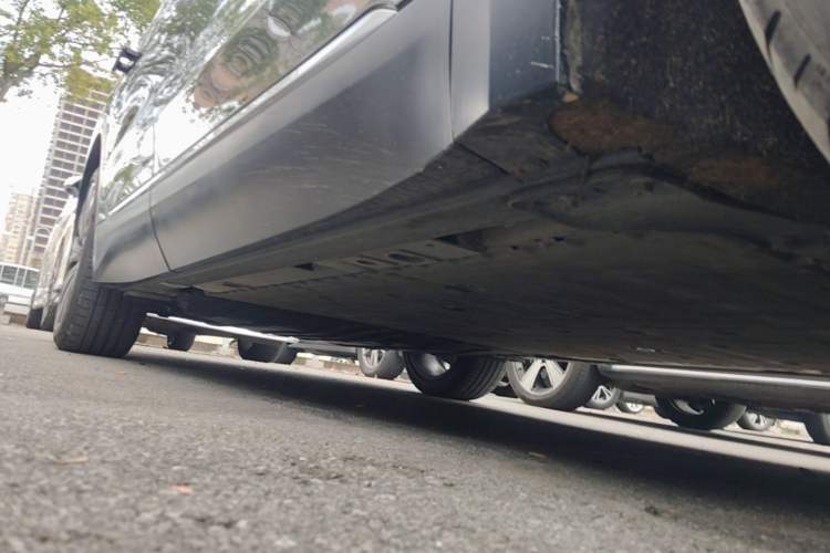 Used Nio ES8 2023 75 kWh Right Side Sill