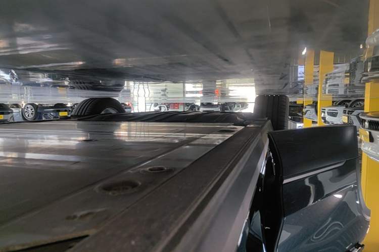 Used Nio ES8 2023 75 kWh Executive Edition Right Side Sill