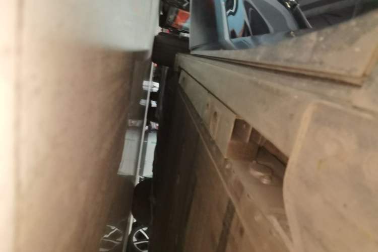 Used Nio ES8 2023 75 kWh Executive Edition Right Side Sill