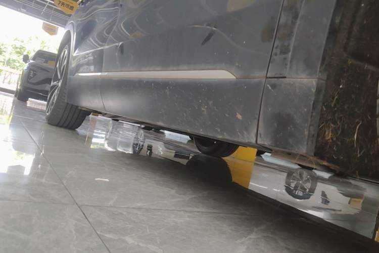 Used Nio ES8 2023 100kWh Signature Edition Right Side Sill