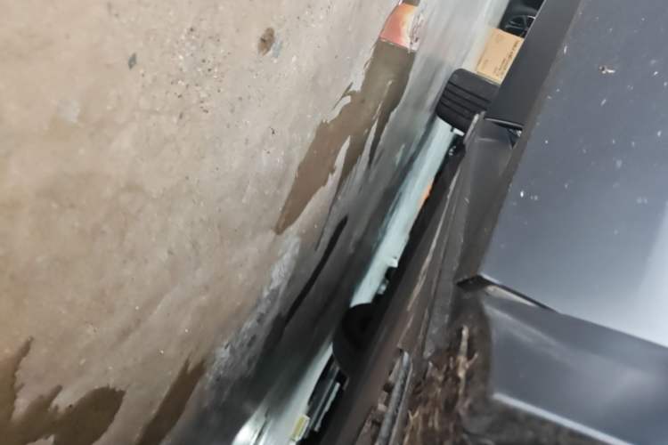 Used Nio ES8 2023 75 kWh Executive Edition Right Side Sill