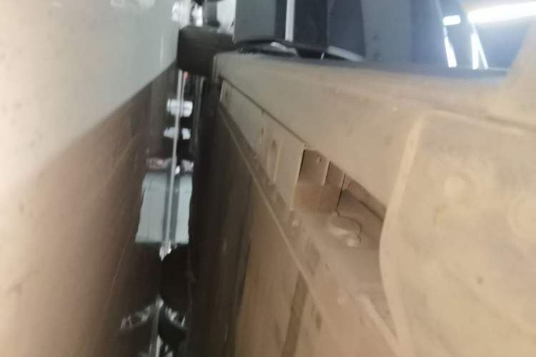 Used Nio ES8 2023 75 kWh Executive Edition Right Side Sill