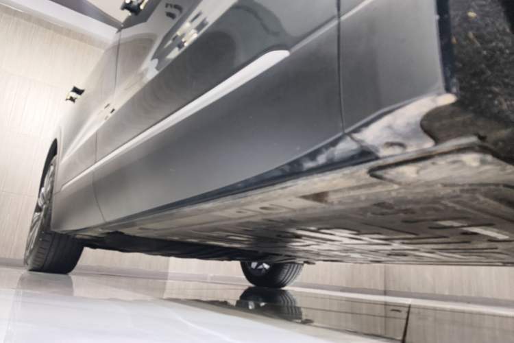 Used Nio ES8 2023 75 kWh Executive Edition Right Side Sill
