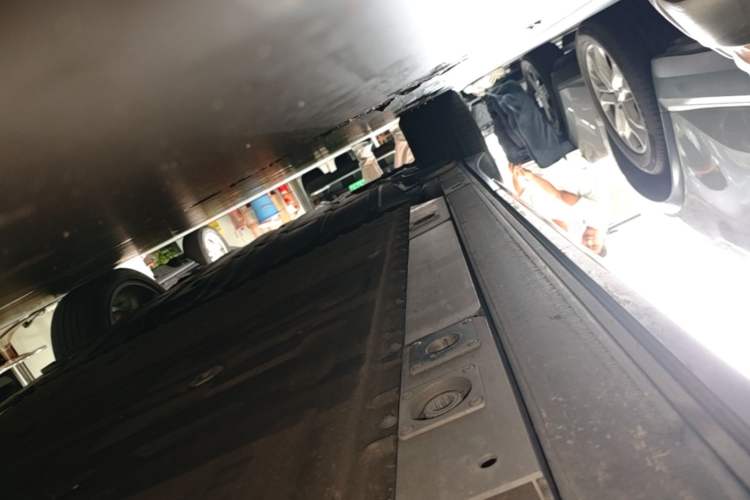 Used Nio ES8 2023 75 kWh Right Side Sill