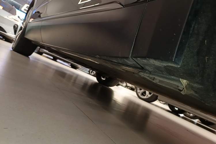 Used Nio ES8 2023 100kWh Signature Edition Right Side Sill