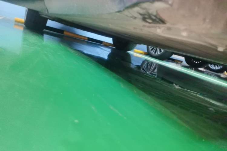 Used Nio ES8 2023 75 kWh Right Side Sill