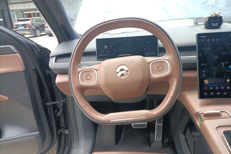 Used Nio ES8 2023 75 kWh Executive Edition Steering Wheel