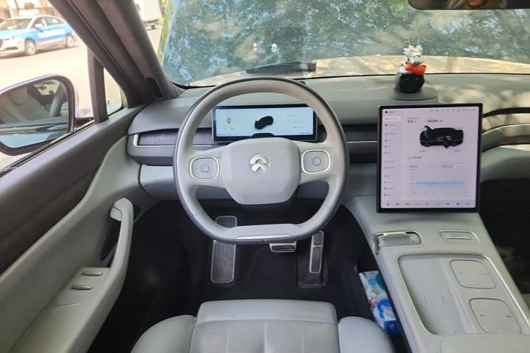 Used Nio ES8 2023 75 kWh Steering Wheel