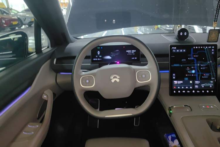 Used Nio ES8 2023 75 kWh Executive Edition Steering Wheel