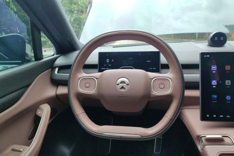 Used Nio ES8 2023 75 kWh Executive Edition Steering Wheel