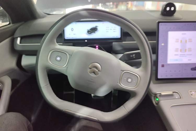 Used Nio ES8 2023 75 kWh Steering Wheel