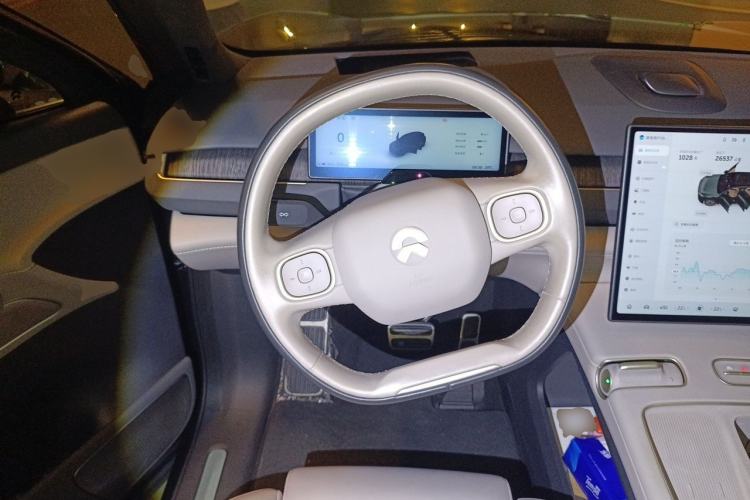 Used Nio ES8 2023 75 kWh Executive Edition Steering Wheel