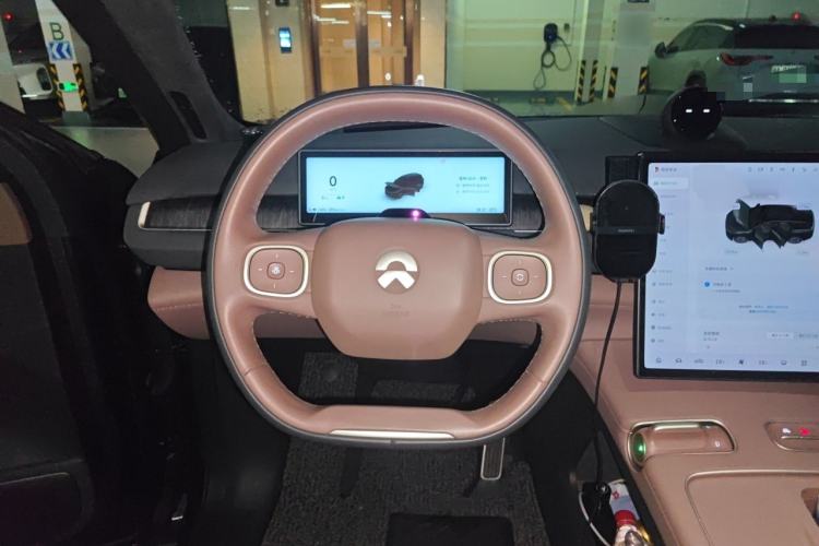 Used Nio ES8 2023 75 kWh Steering Wheel