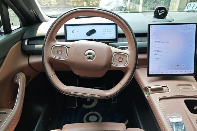 Used Nio ES8 2023 75 kWh Executive Edition Steering Wheel