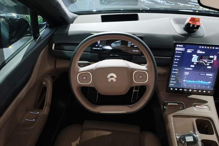 Used Nio ES8 2023 75 kWh Executive Edition Steering Wheel