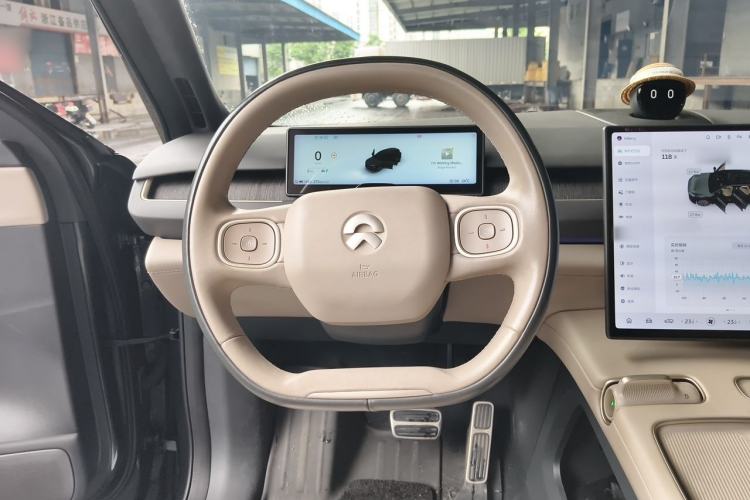 Used Nio ES8 2023 75 kWh Executive Edition Steering Wheel