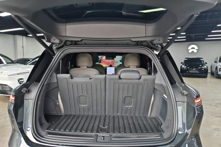 Used Nio ES8 2023 100kWh Signature Edition Trunk