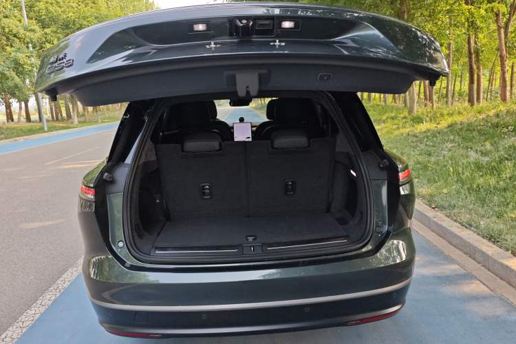 Used Nio ES8 2023 100kWh Signature Edition Trunk