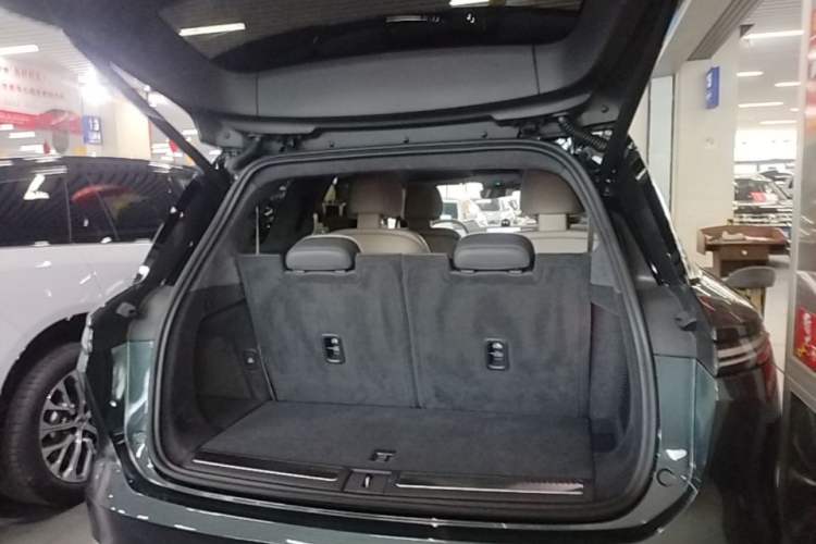 Used Nio ES8 2023 100kWh Signature Edition Trunk