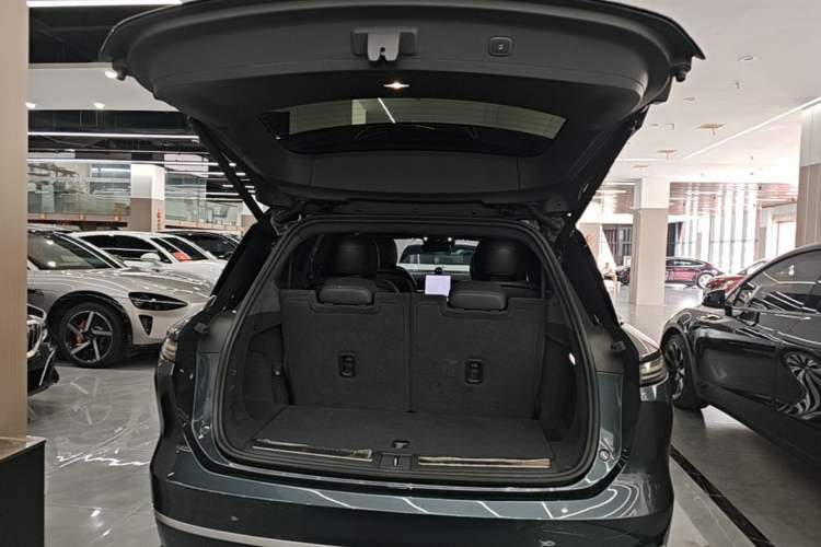 Used Nio ES8 2023 75 kWh Executive Edition Trunk