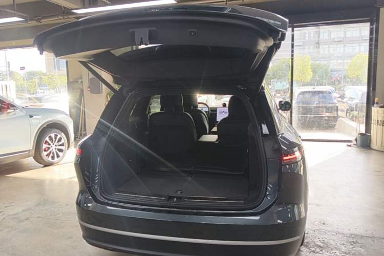 Used Nio ES8 2023 100kWh Signature Edition Trunk