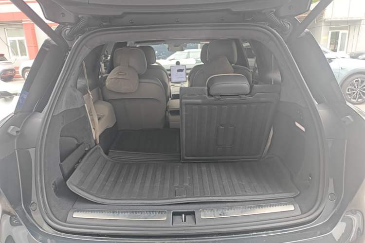 Used Nio ES8 2023 100kWh Executive Edition Trunk