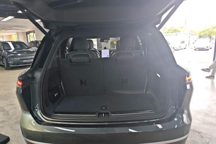 Used Nio ES8 2023 75 kWh Executive Edition Trunk