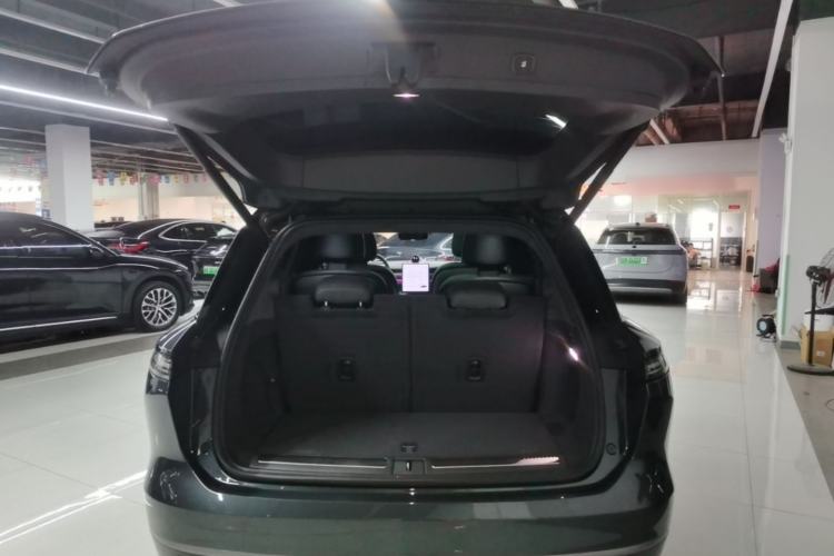 Used Nio ES8 2023 100kWh Signature Edition Trunk