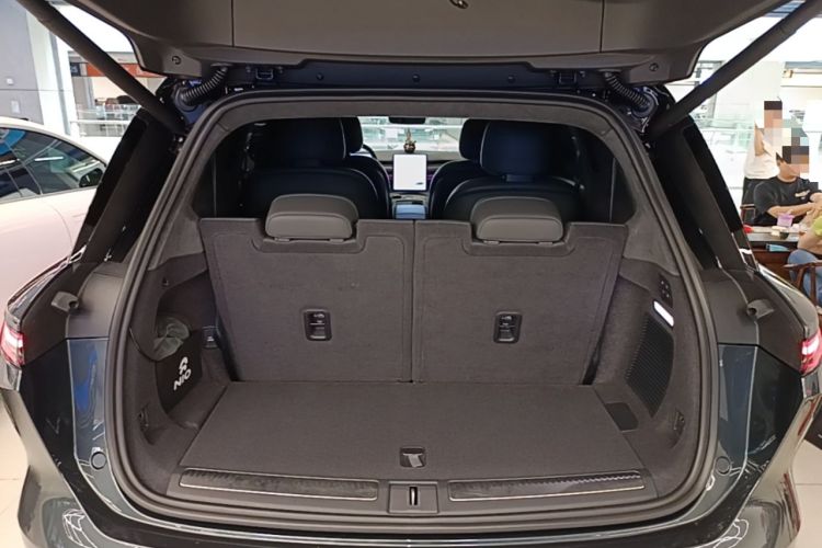Used Nio ES8 2023 100kWh Signature Edition Trunk