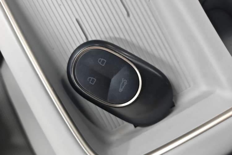 Used Nio ES8 2023 75 kWh Executive Edition Vehicle Key